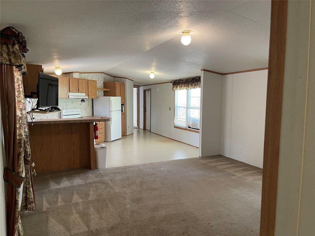 1090 Meridian - Photo 2 of 5