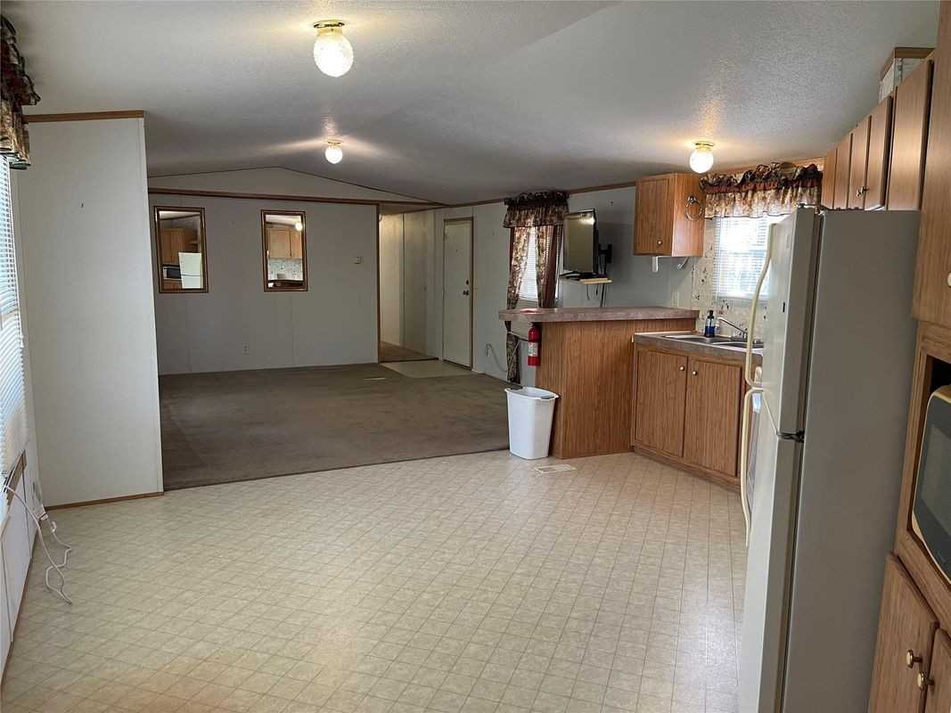 1090 Meridian - Photo 3 of 5