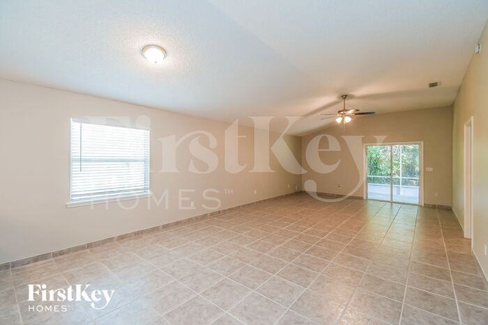 6143 Alpenrose Ave - Photo 3 of 15