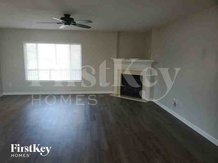 5606 Beechtree Ln - Photo 2 of 19