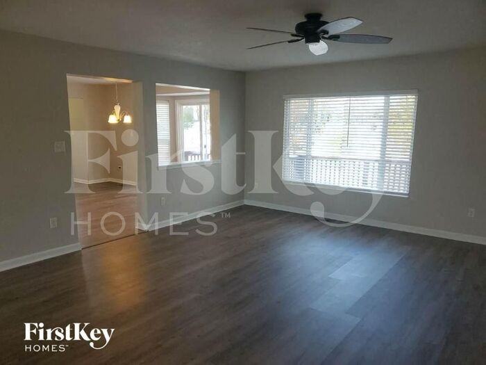 5606 Beechtree Ln - Photo 3 of 19