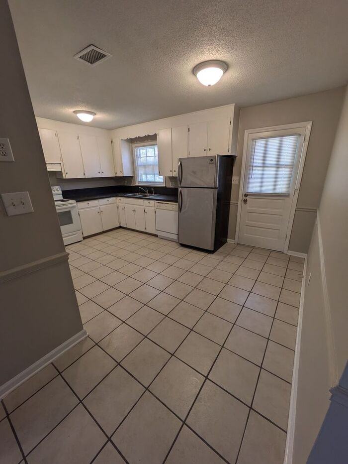 437 10th Avenue Pl Ne - Photo 3 of 7