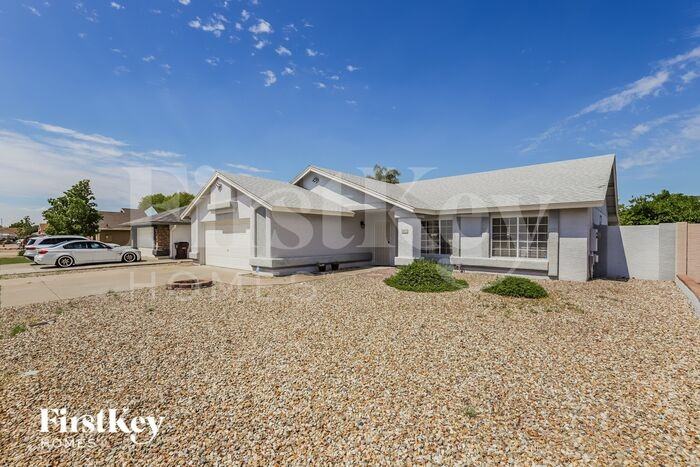 8408 W Surrey Ave - Photo 2 of 15