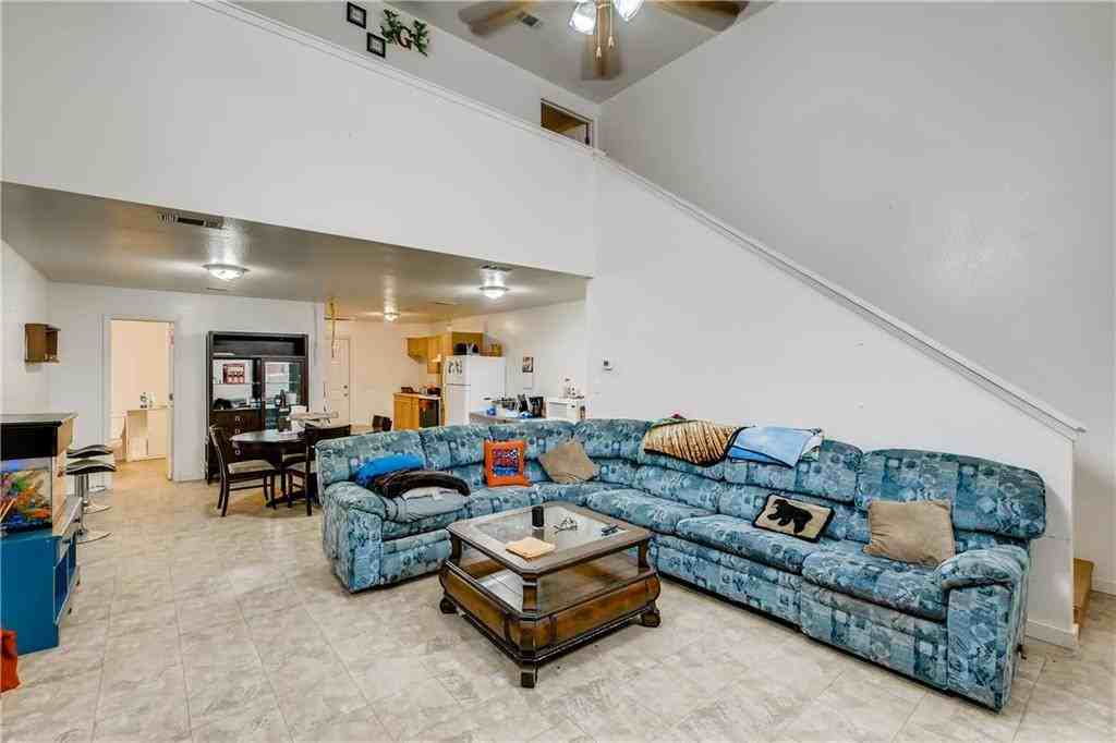 108 E Davilla St #108B - Photo 2 of 32