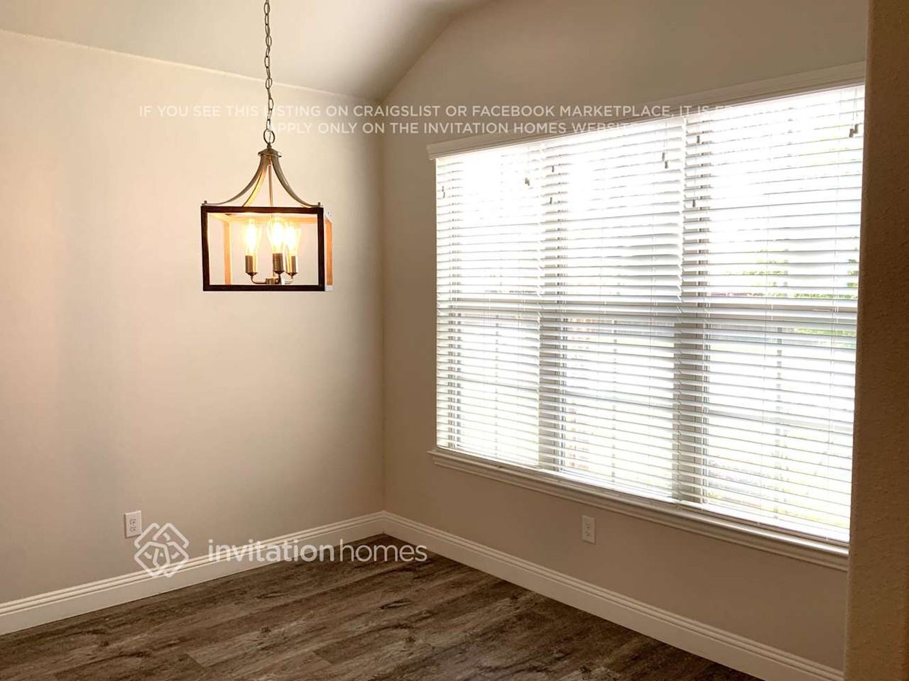 2712 Province St - Photo 2 of 10