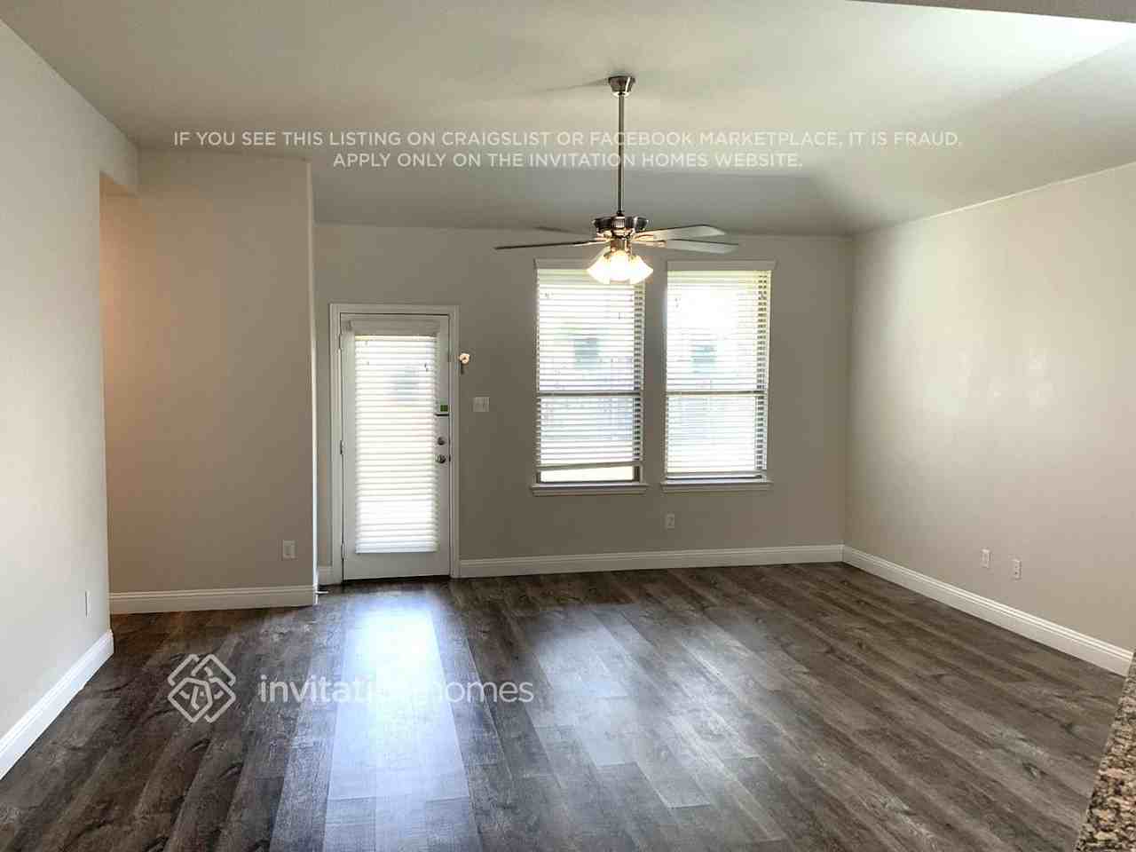 2712 Province St - Photo 3 of 10