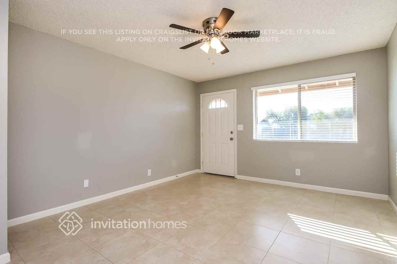 1052 E Millett Ave - Photo 2 of 16