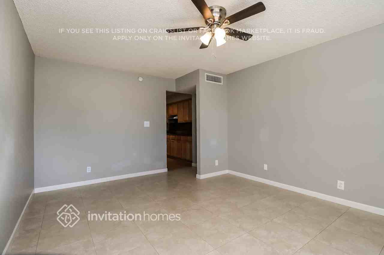 1052 E Millett Ave - Photo 3 of 16