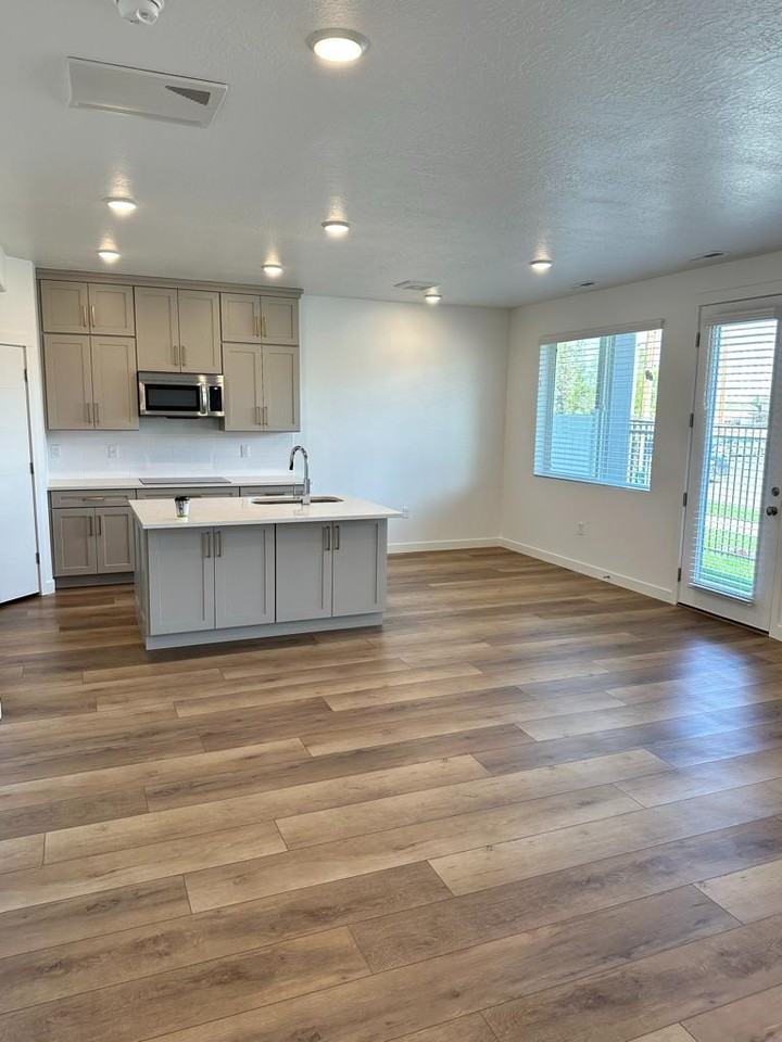 1520 W Fiore Dr - Photo 3 of 20