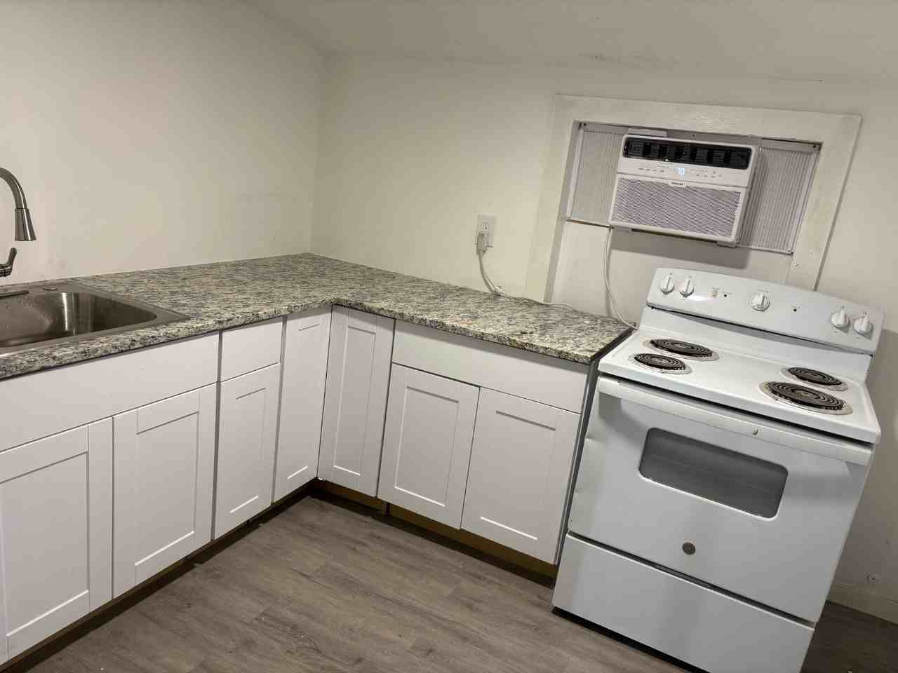 701 N J UNITS B & C - Photo 3 of 11