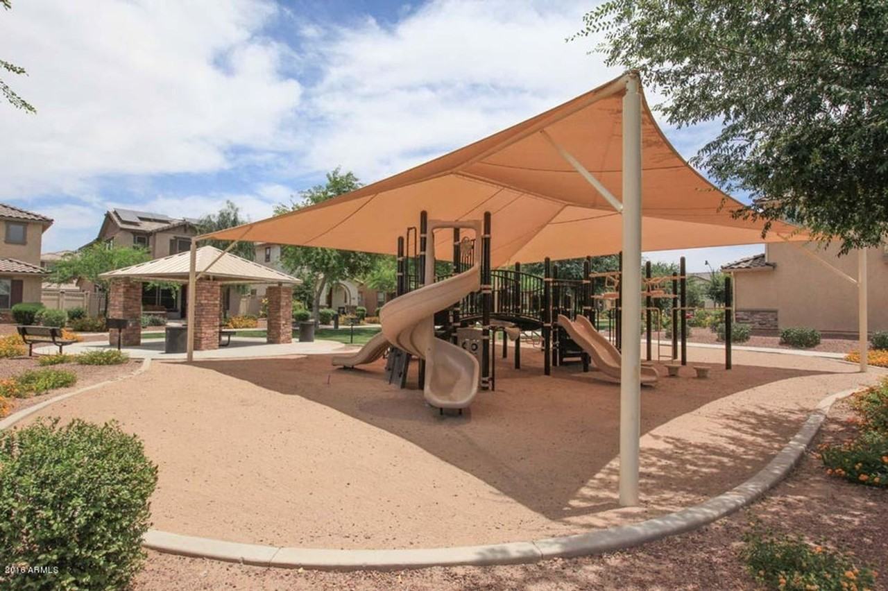 903 S Swallow Ln - Photo 5 of 17