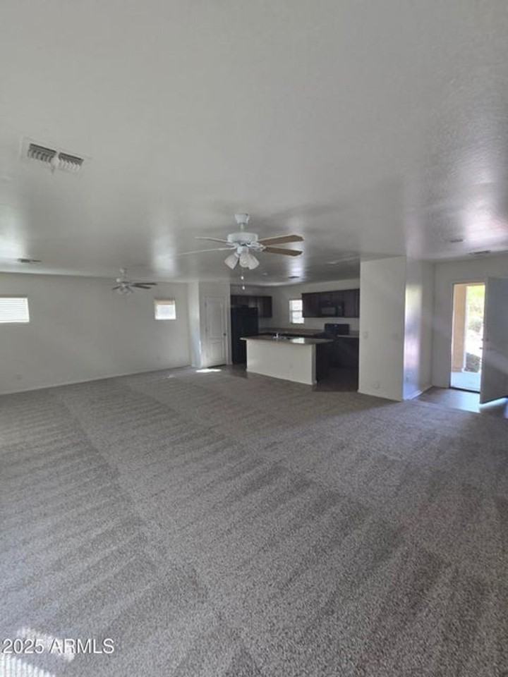 903 S Swallow Ln - Photo 7 of 17