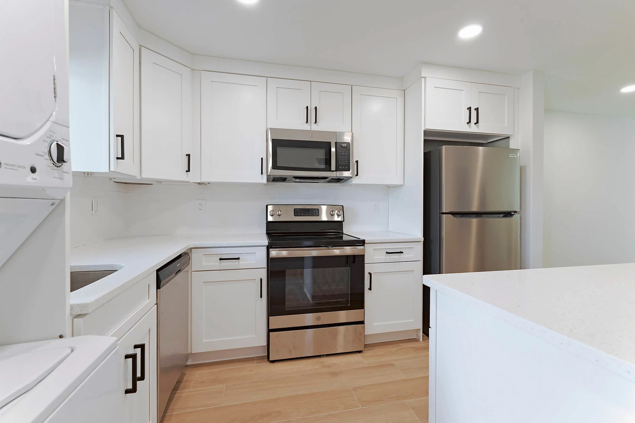 The Wave Beachfront Apartments - Photo 4 of 14