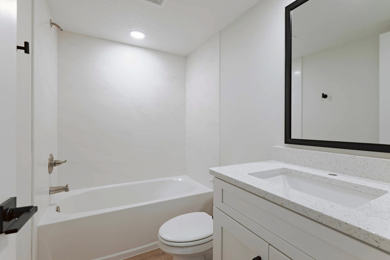 The Wave Beachfront Apartments - Photo 7 of 39
