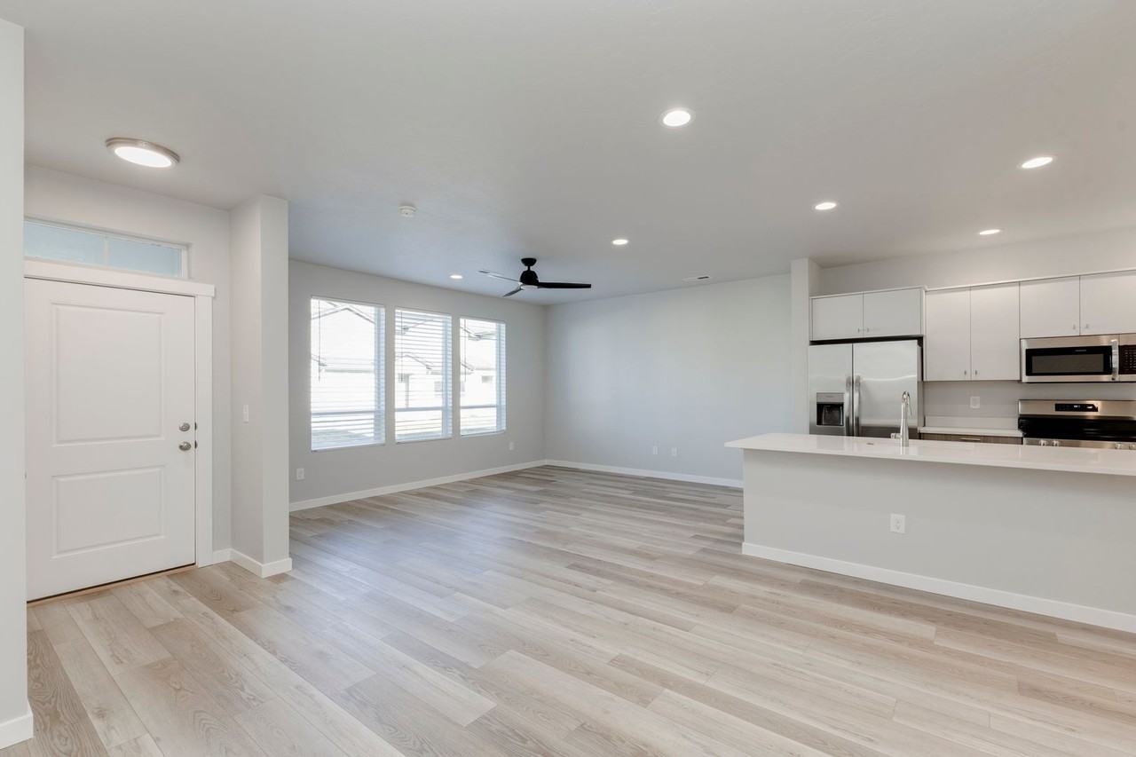 6182 N Hampstead Ave - Photo 3 of 19