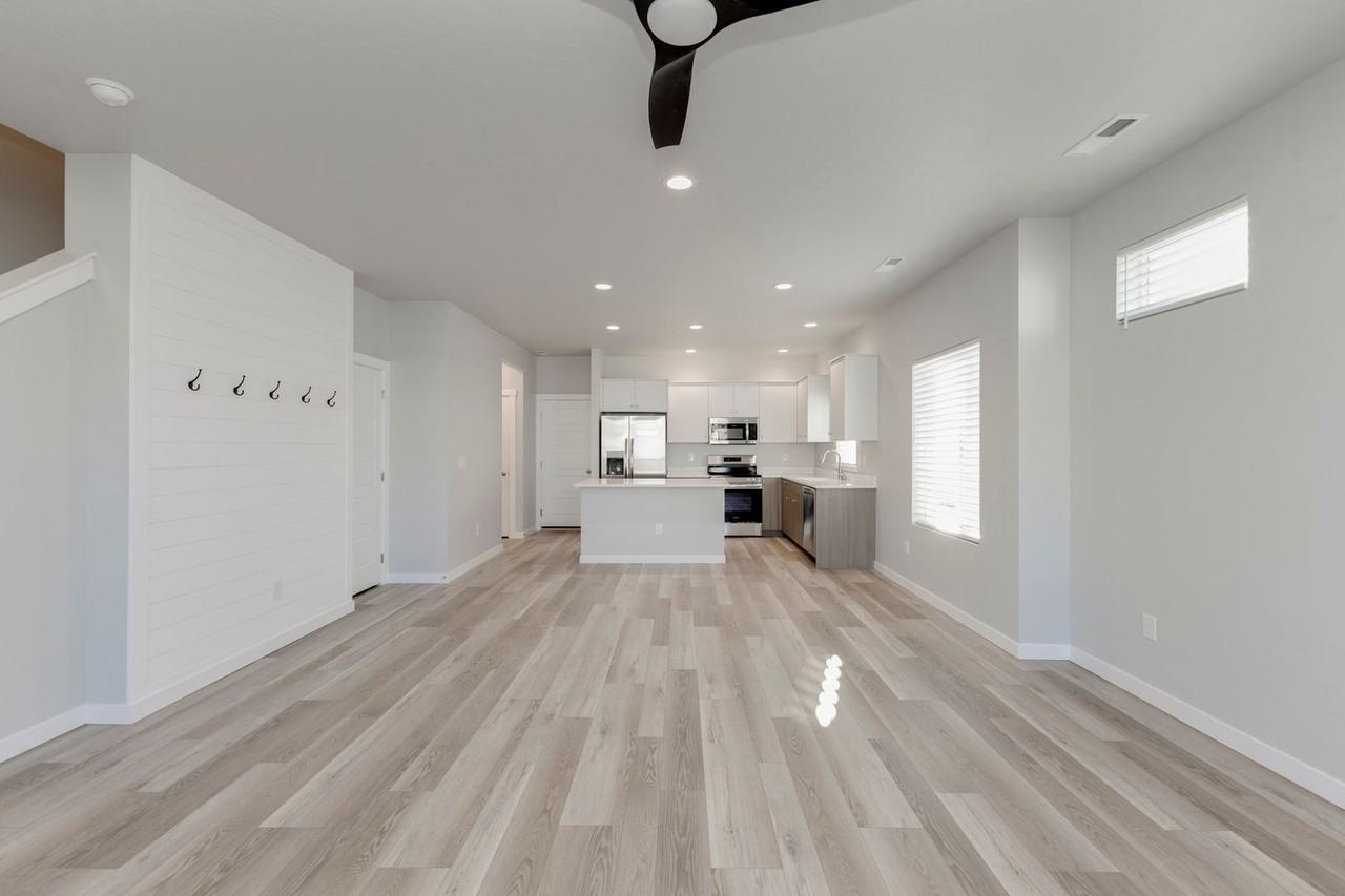 6105 N Hampstead Ave - Photo 3 of 17