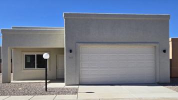 featured image of 526 S Clubhouse Ln