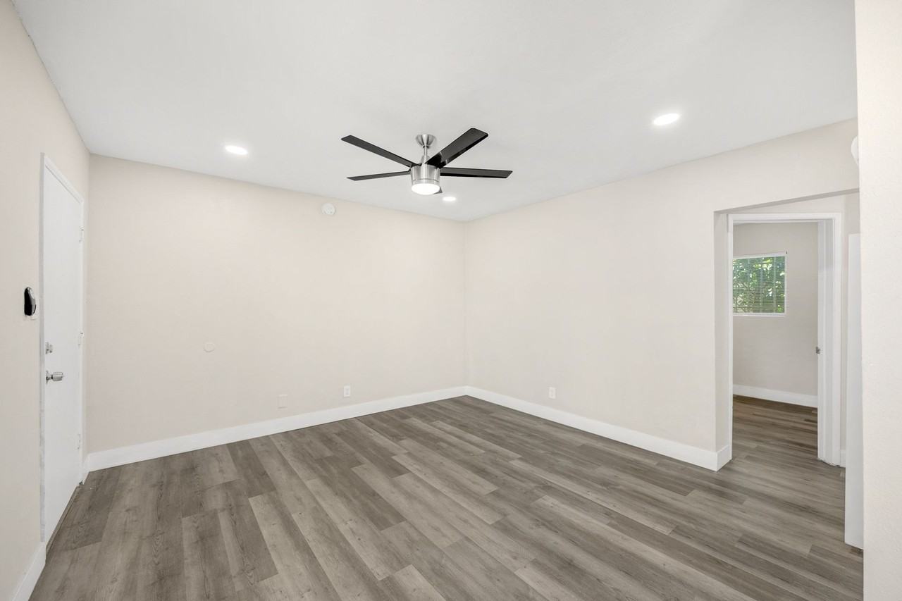 Look and Lease Special One Month Free rent - Photo 6 of 15