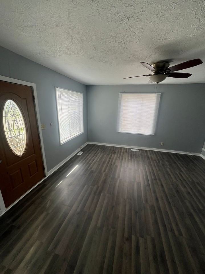 417 W Reynolds St - Photo 2 of 9