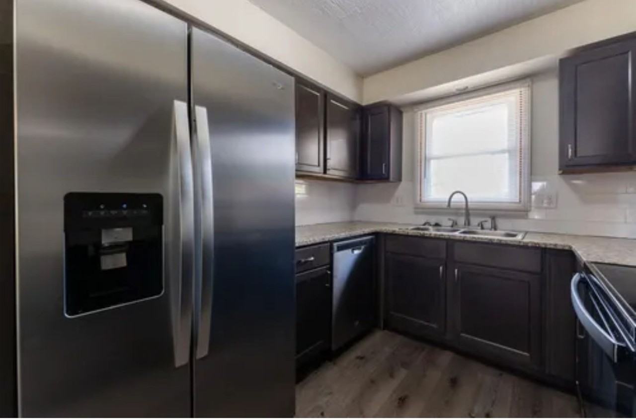 312 E Redwood St - Photo 2 of 11