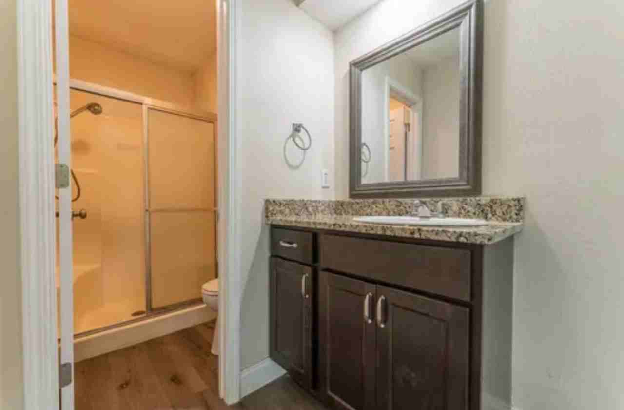 312 E Redwood St - Photo 6 of 11