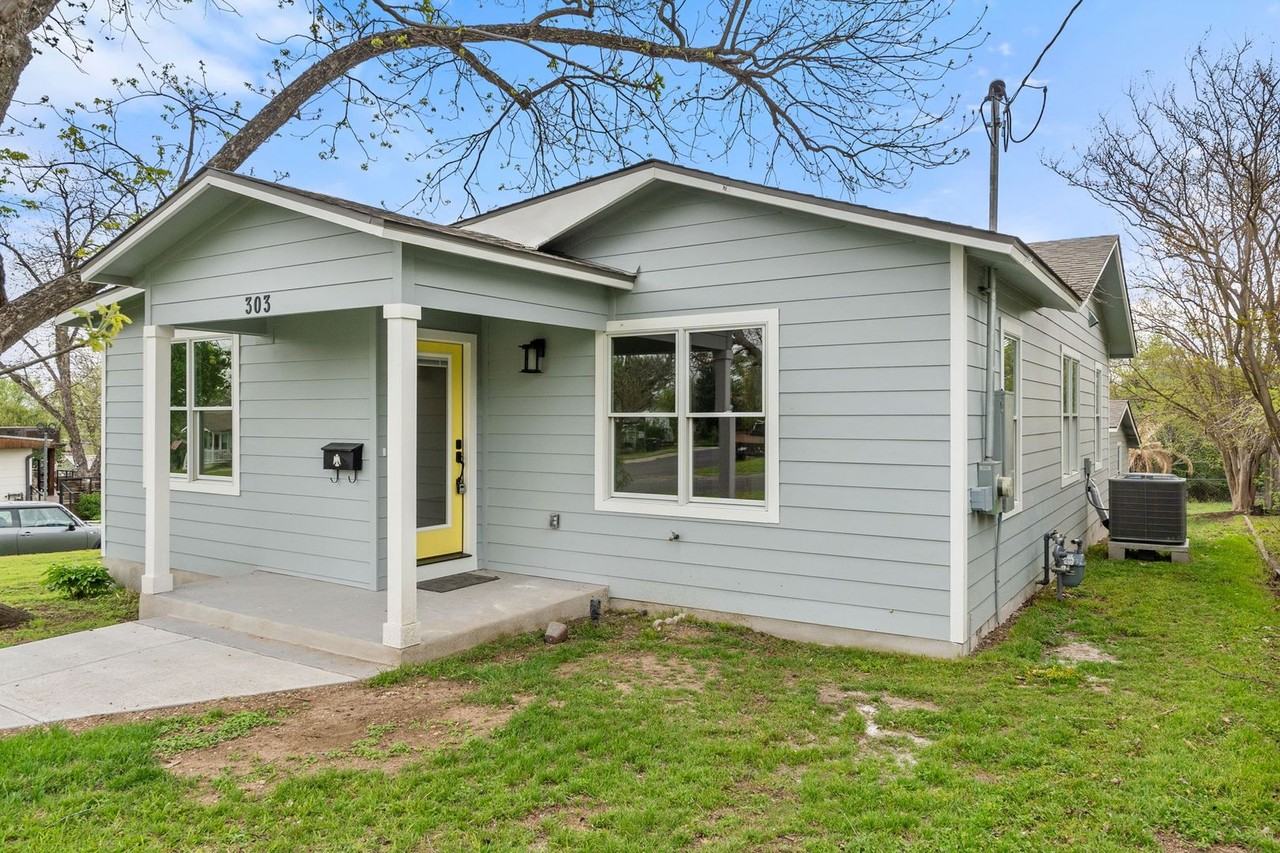 303 S Elm St - Photo 2 of 46