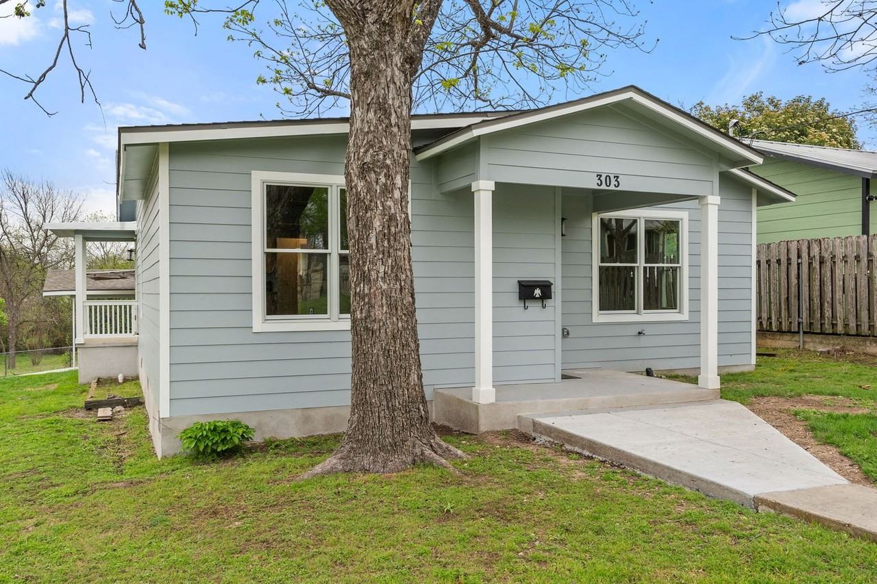 303 S Elm St - Photo 3 of 46