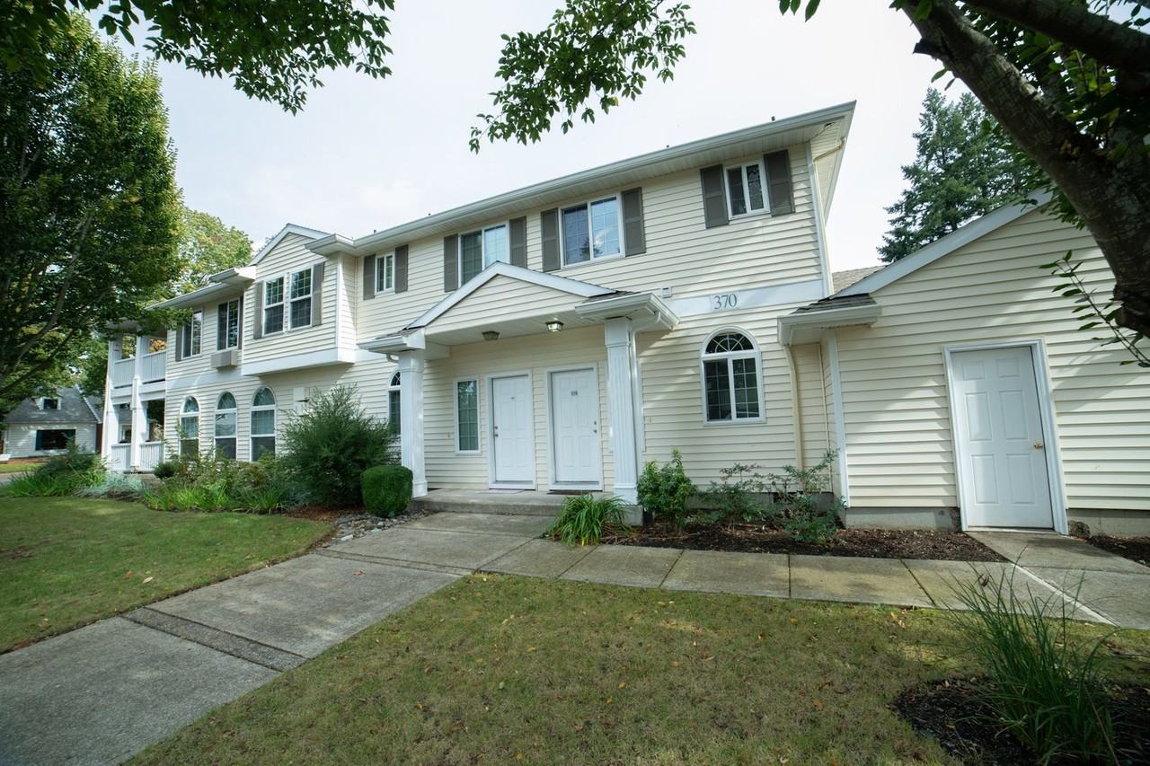 370 N Douglas St - Photo 2 of 24