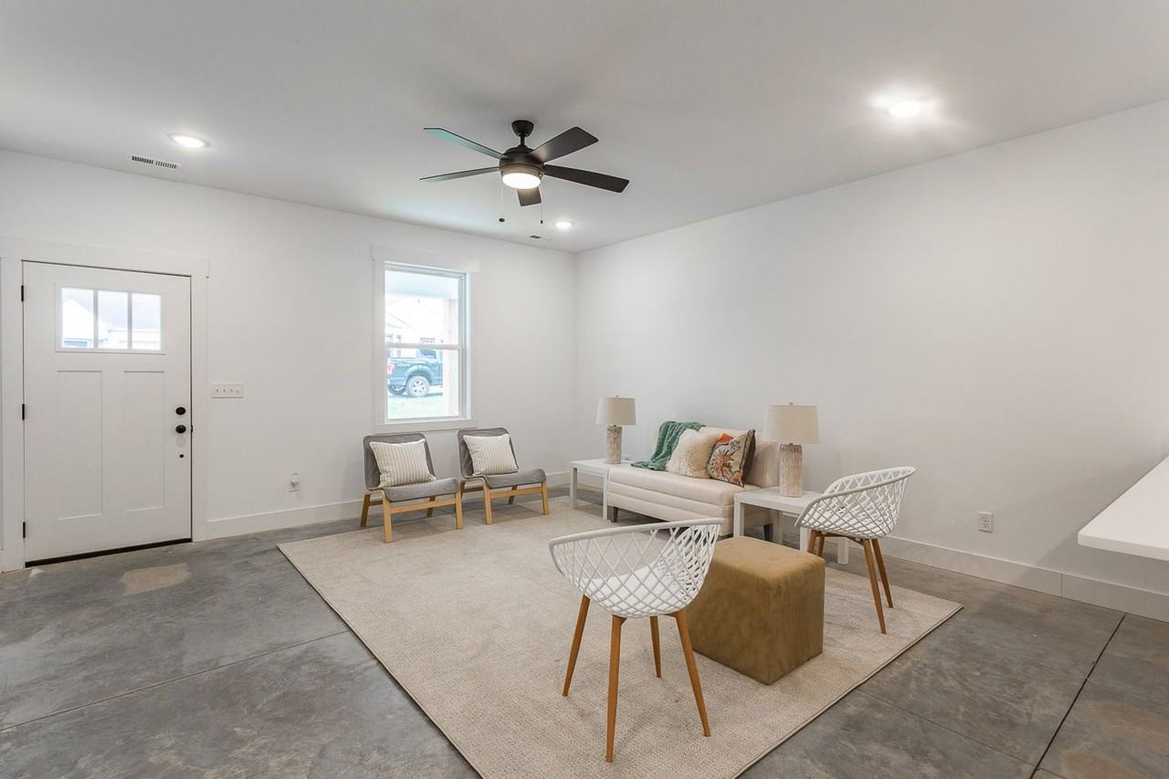 217 Vreeland St - Photo 4 of 33