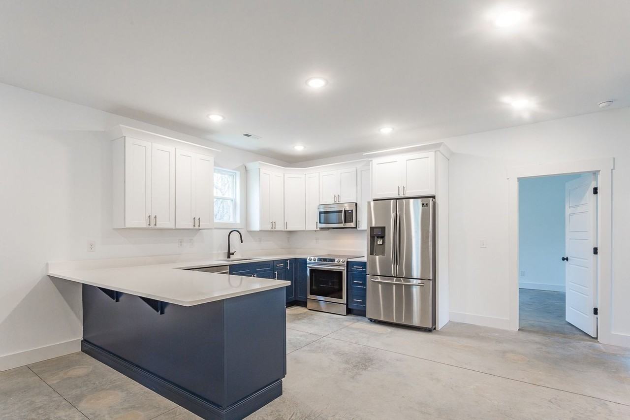 217 Vreeland St - Photo 7 of 33