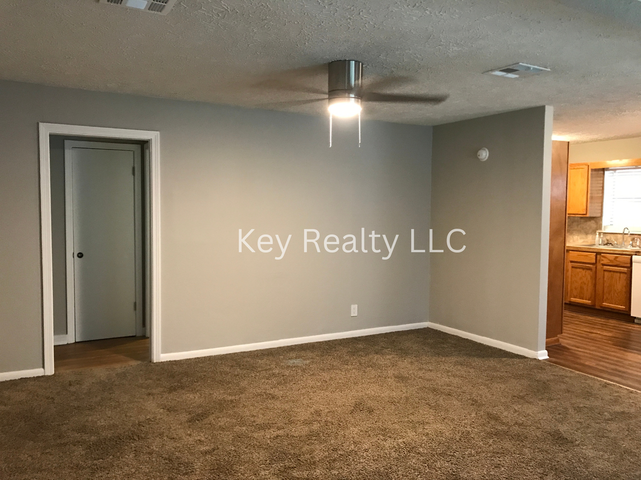 2016 Clover Ln - Photo 2 of 10