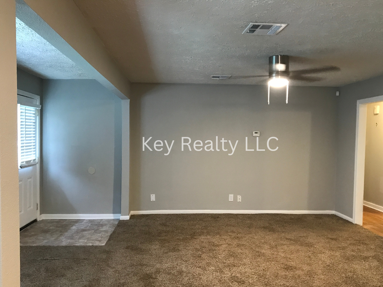 2016 Clover Ln - Photo 4 of 10
