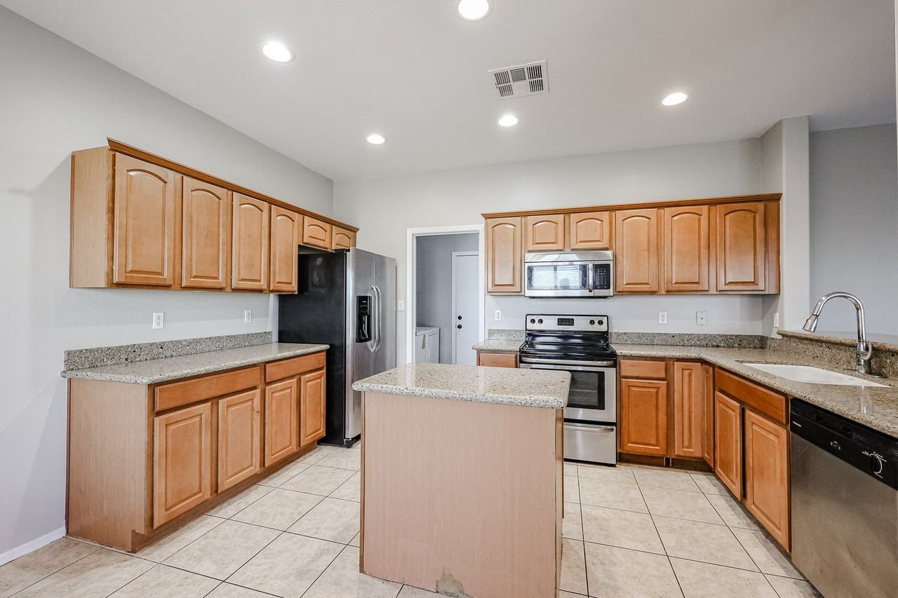 1300 E Saddle Way - Photo 3 of 46