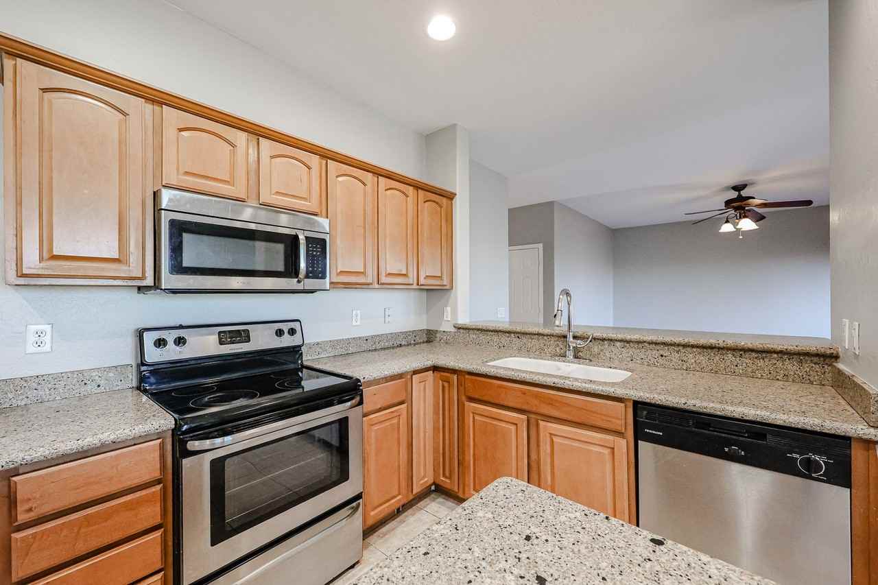 1300 E Saddle Way - Photo 4 of 46