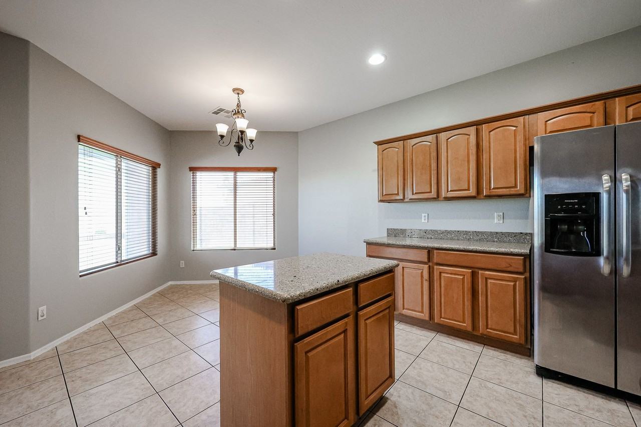 1300 E Saddle Way - Photo 5 of 46