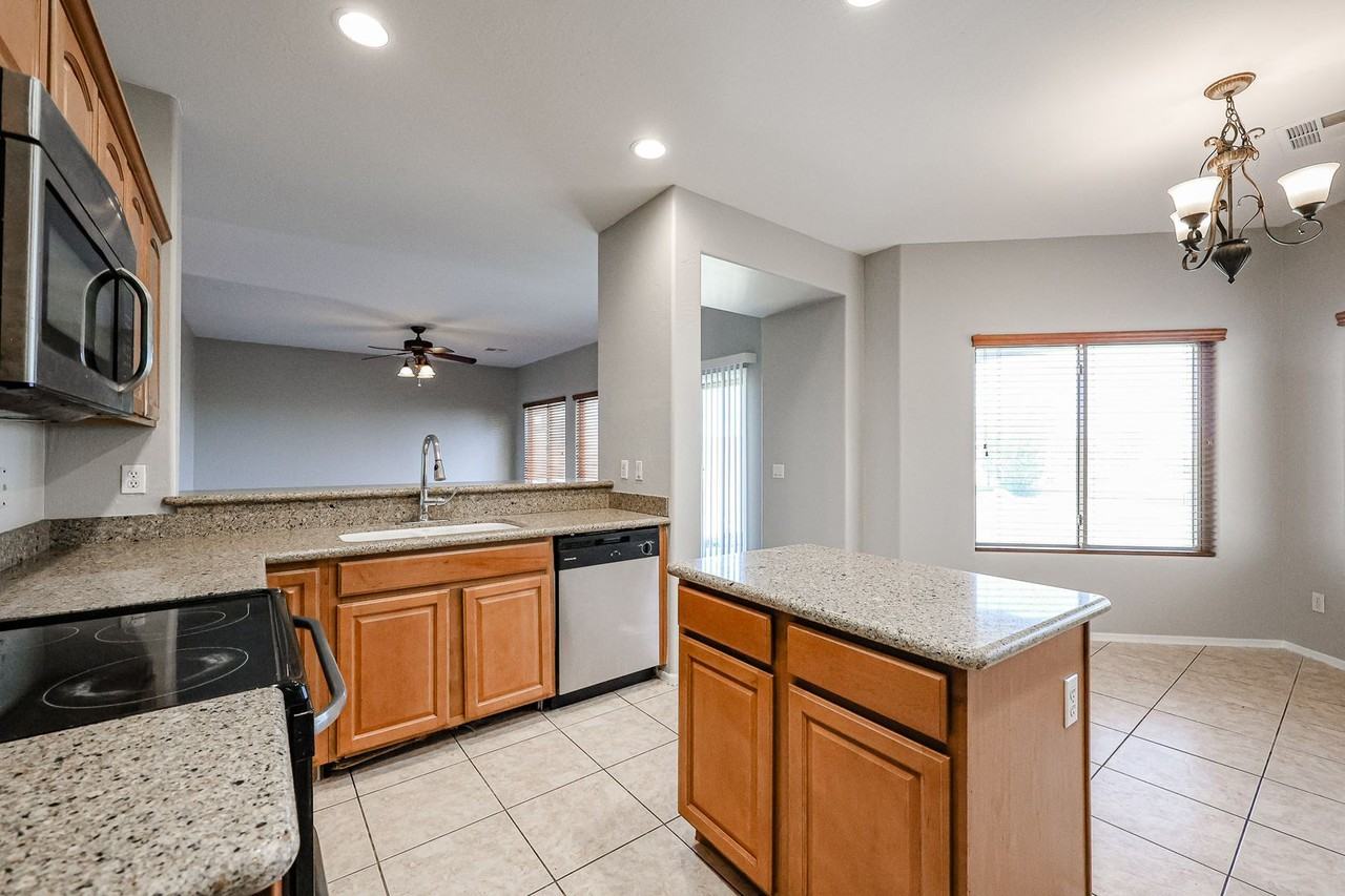 1300 E Saddle Way - Photo 6 of 46