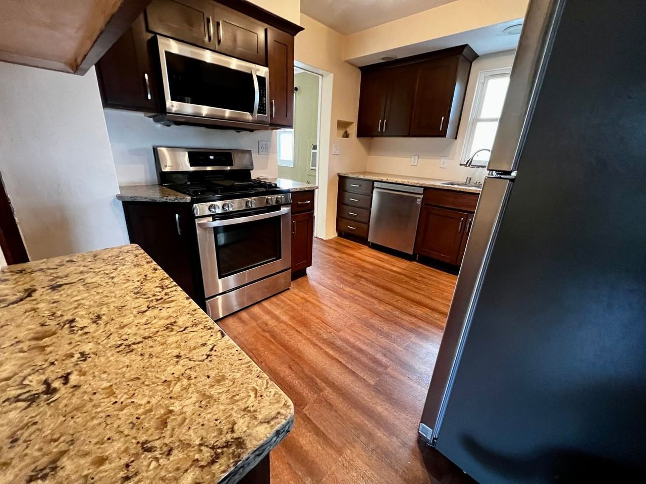 609 Maple St - Photo 5 of 13