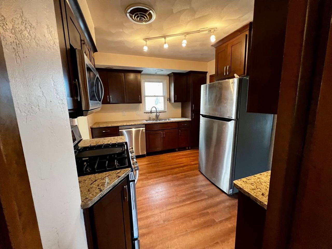 609 Maple St - Photo 2 of 13