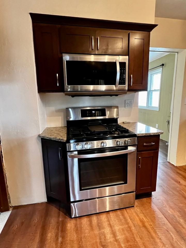 609 Maple St - Photo 6 of 13