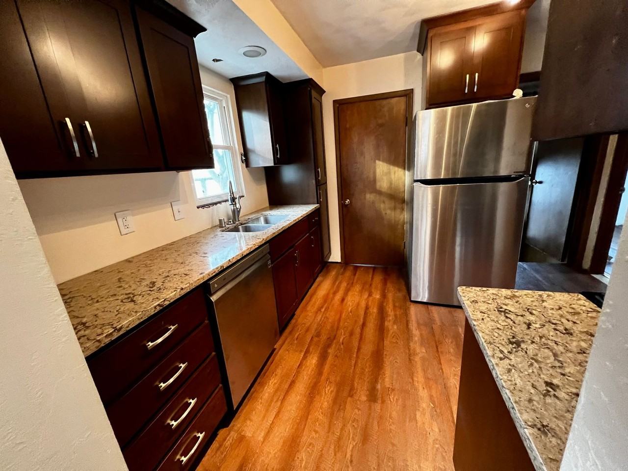 609 Maple St - Photo 3 of 13