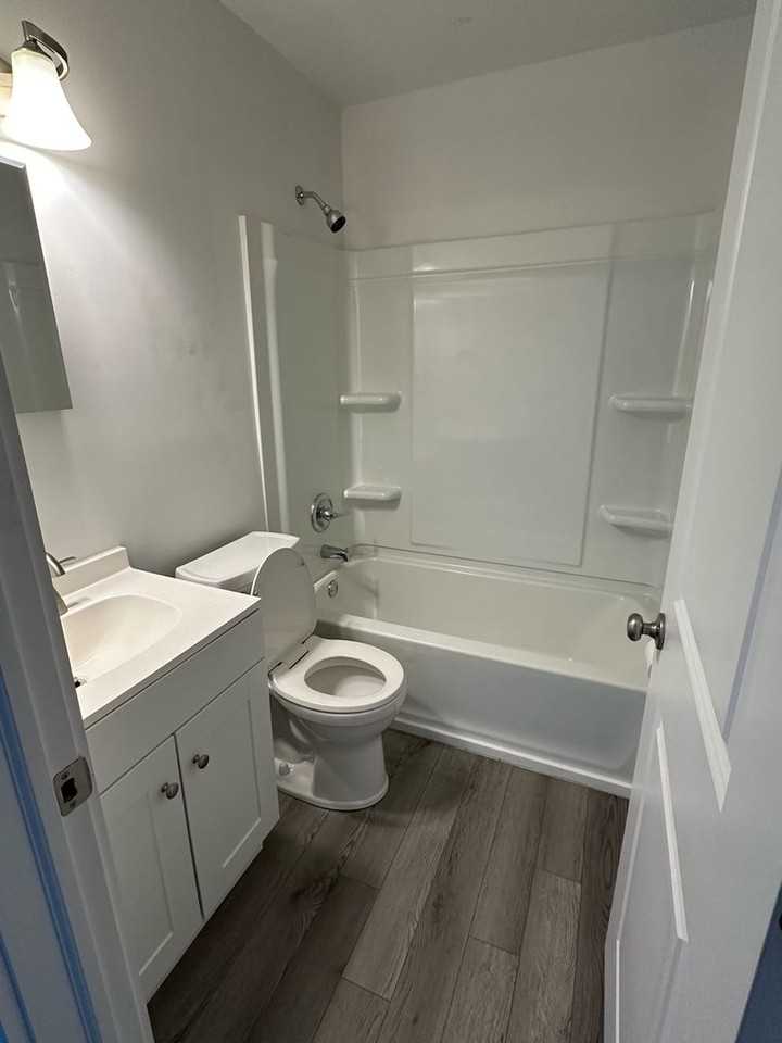 130 W Pinewood Dr - Photo 3 of 7
