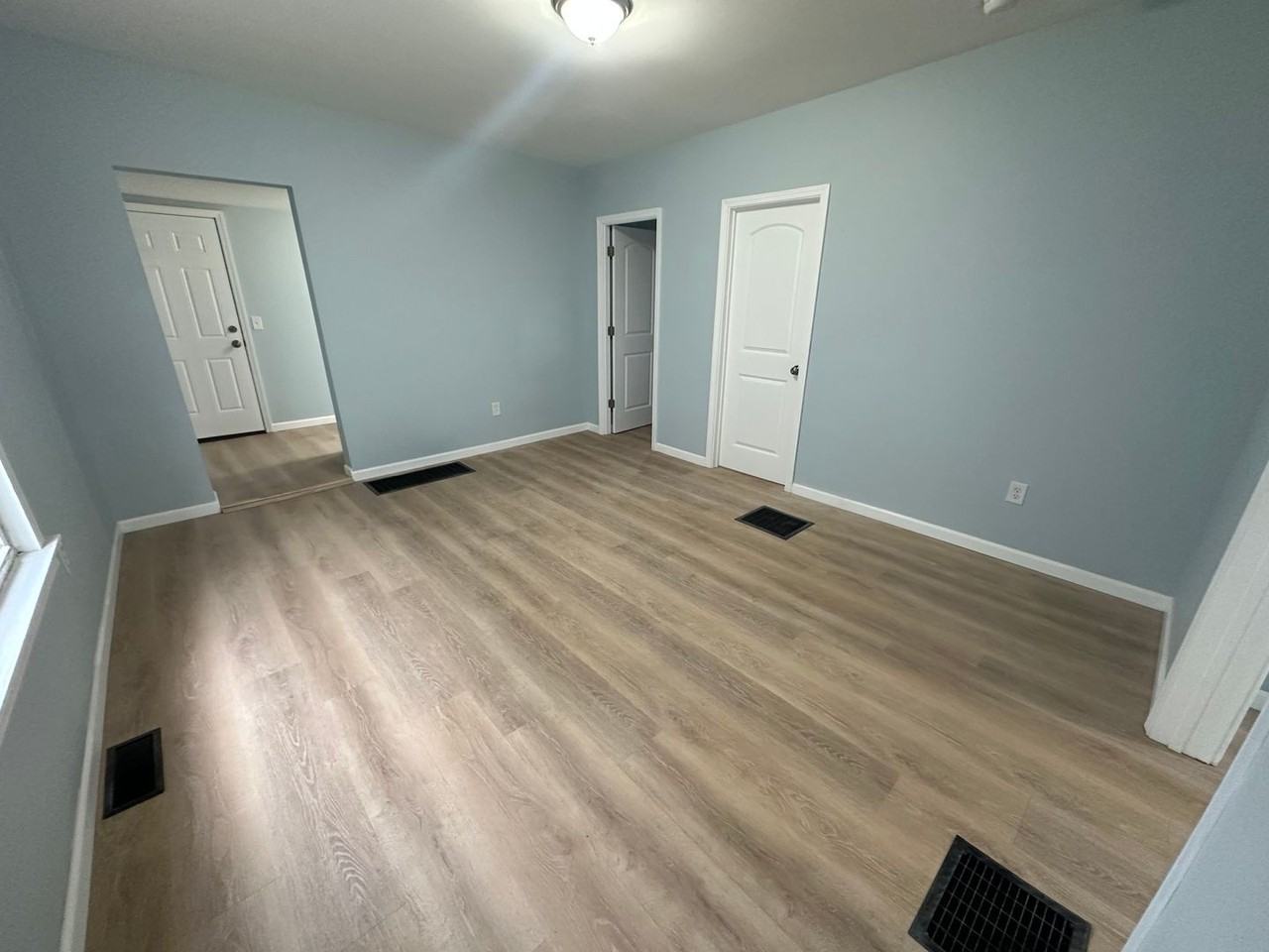 105 Starr Ave - Photo 2 of 8