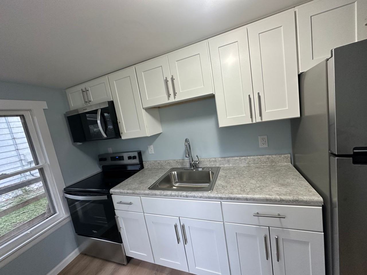 105 Starr Ave - Photo 4 of 8