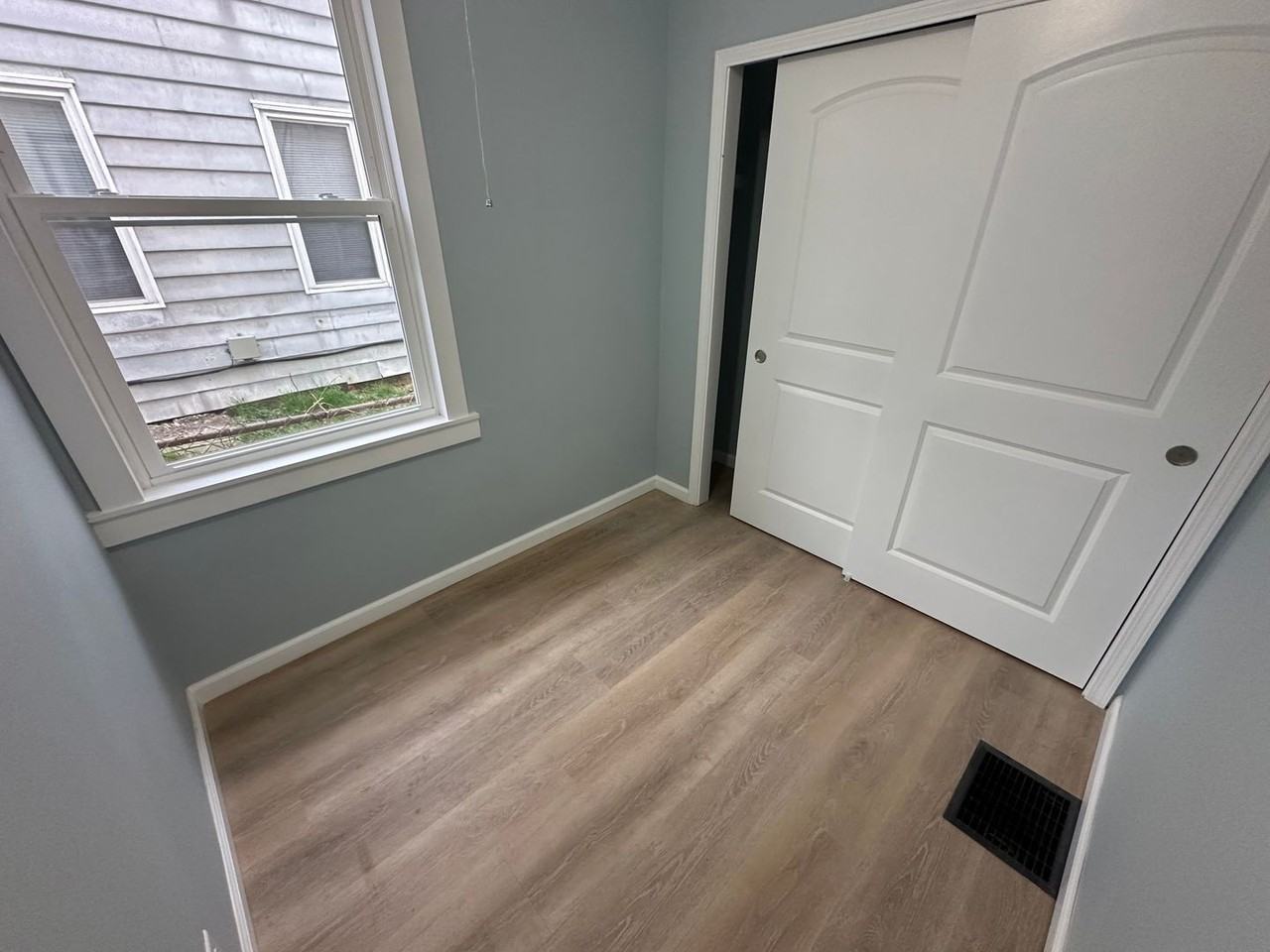 105 Starr Ave - Photo 7 of 8