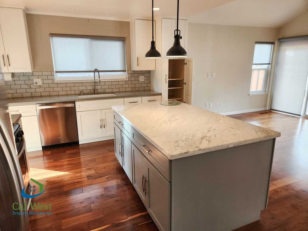 4415 Desin Dr - Photo 3 of 15