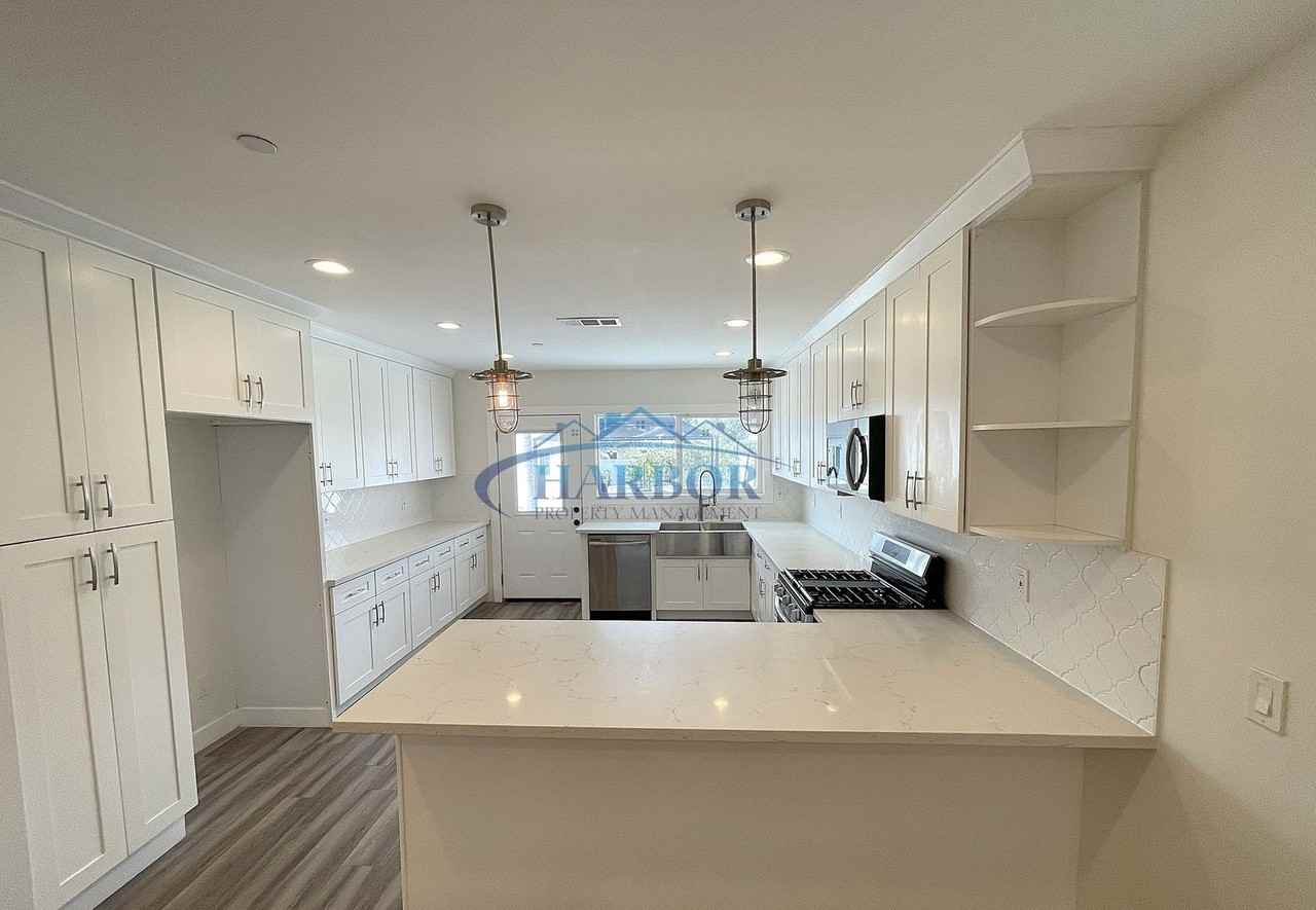 1247 N Neptune Ave - Photo 3 of 13