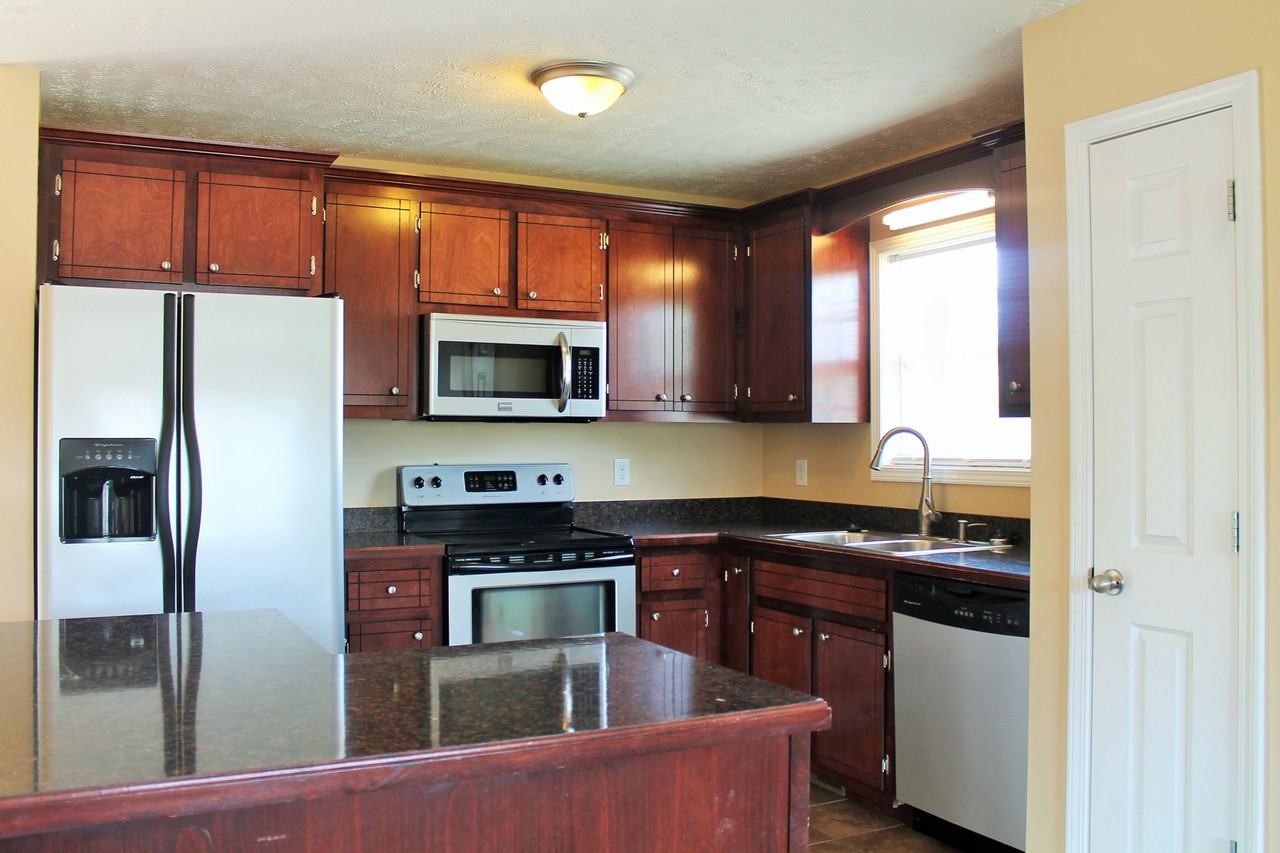 1389 Mutual Dr - Photo 2 of 20