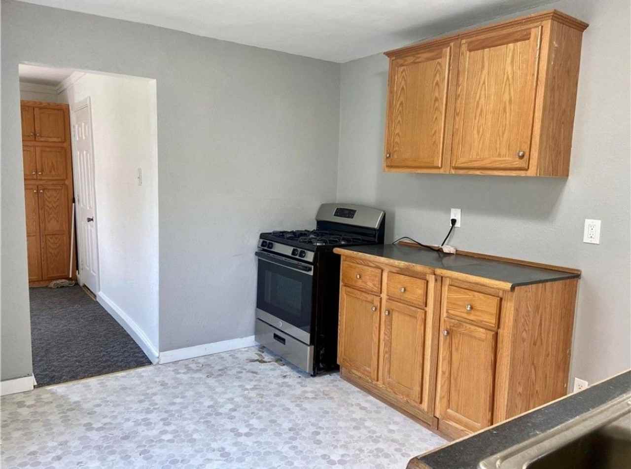 413 N Sherman St - Photo 3 of 8