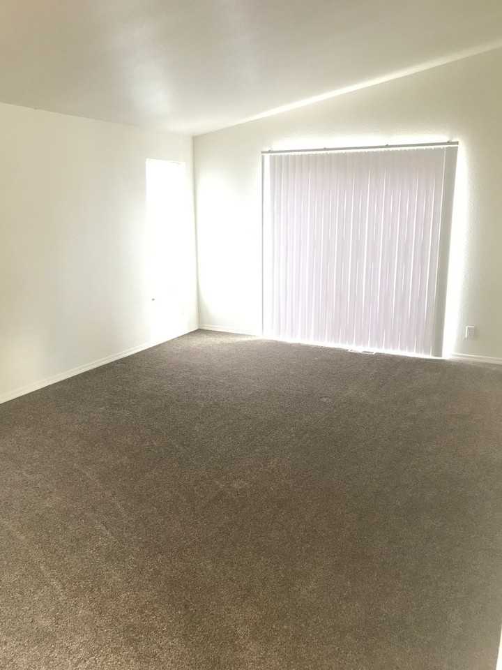 1904 Nw Dogwood Ln - Photo 2 of 6