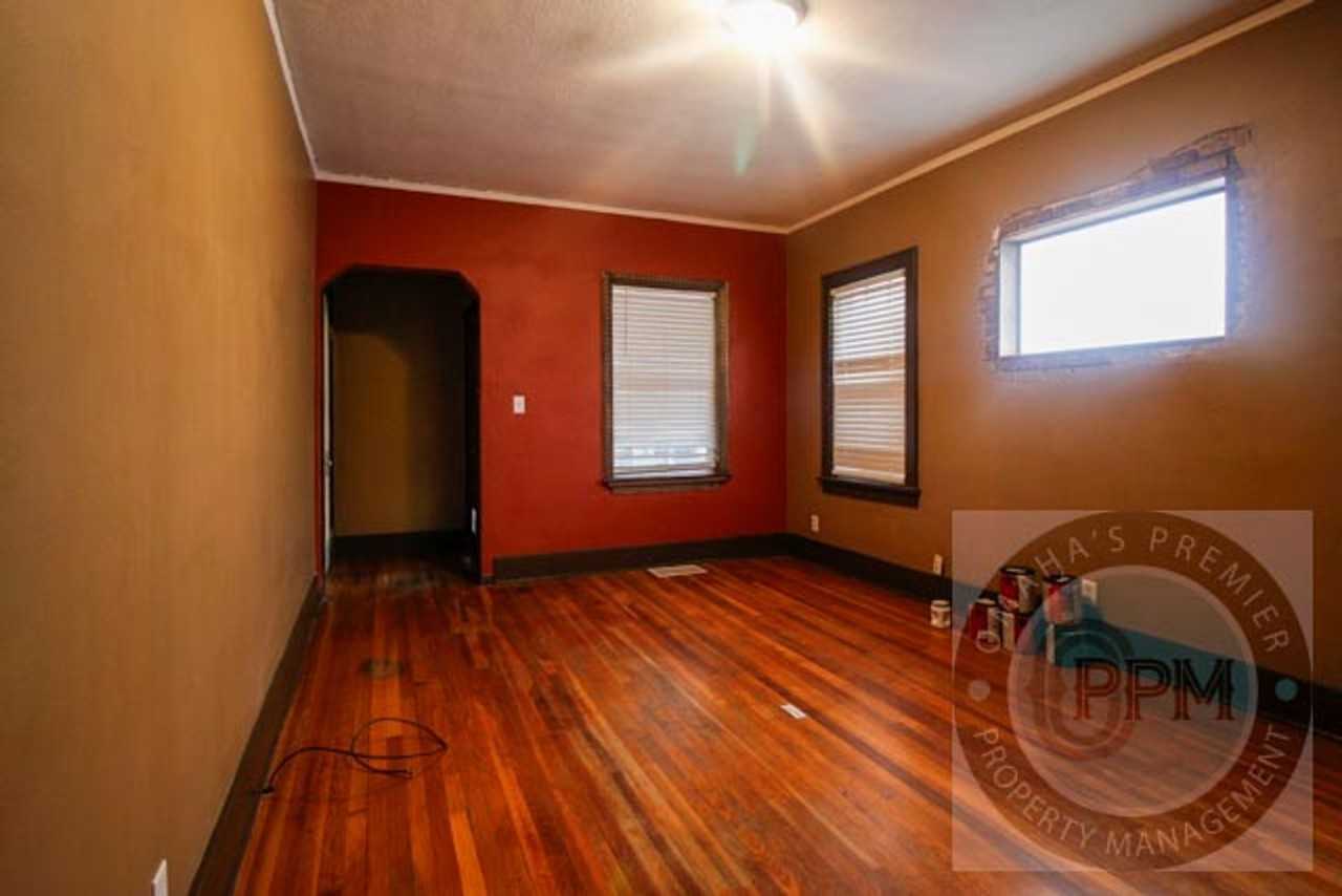 3425 N 45th St - Photo 3 of 27